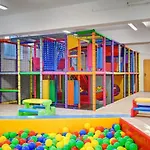 11b Niebieskie Z Basenem Krytym, Odkrytym, Sala Zabaw, Animacjami * Poddąbie